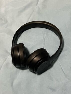 Beats by Dre Black Wireless Over-Ear Headphones
